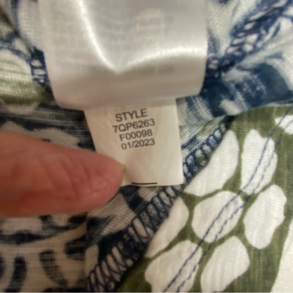 Lucky Brand Short Sleeve 1X Pullover Top Cotton Blend Comfy Casual V Neck Flowy - Picture 8 of 12